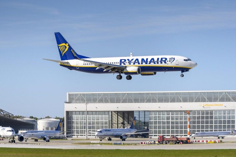 ryanair, boeing, boeing 737-800, egg-fzk, airport, munich airport, muc, eddm, runway, plane, aviation, to travel, tourism, business, traffic, begin, air traffic, flying, landing, ryanair, airport, airport, airport, plane, plane, plane, plane, plane